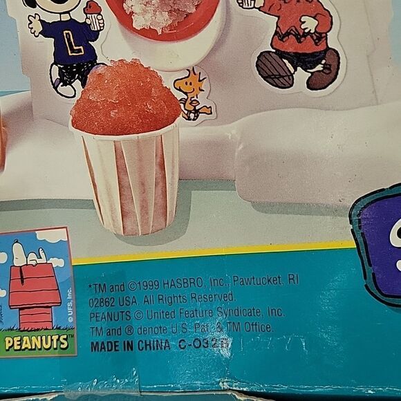 Vtg Hasbro Snoopy and Peanuts Sno-Cone Machine, Snow Cone Maker, #28805 - Picture 8 of 10